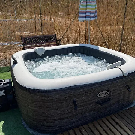 Romantic With Fireplace And Hot Tub Castellero